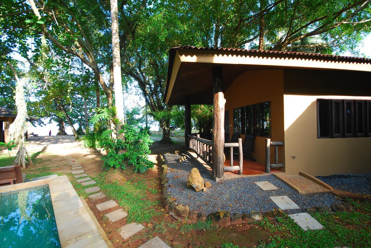 Melina Beach Front Bungalows Tha Lane Bay Exterior photo