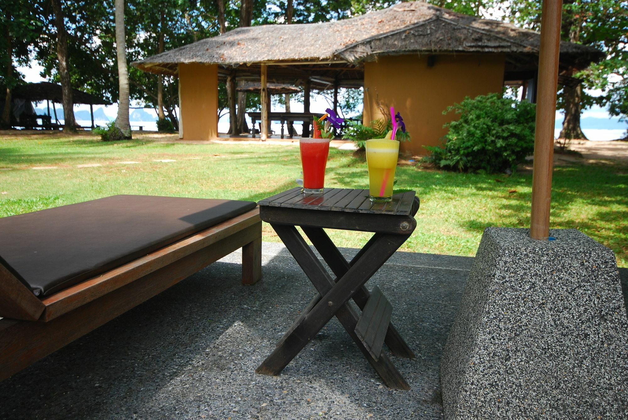 Melina Beach Front Bungalows Tha Lane Bay Exterior photo
